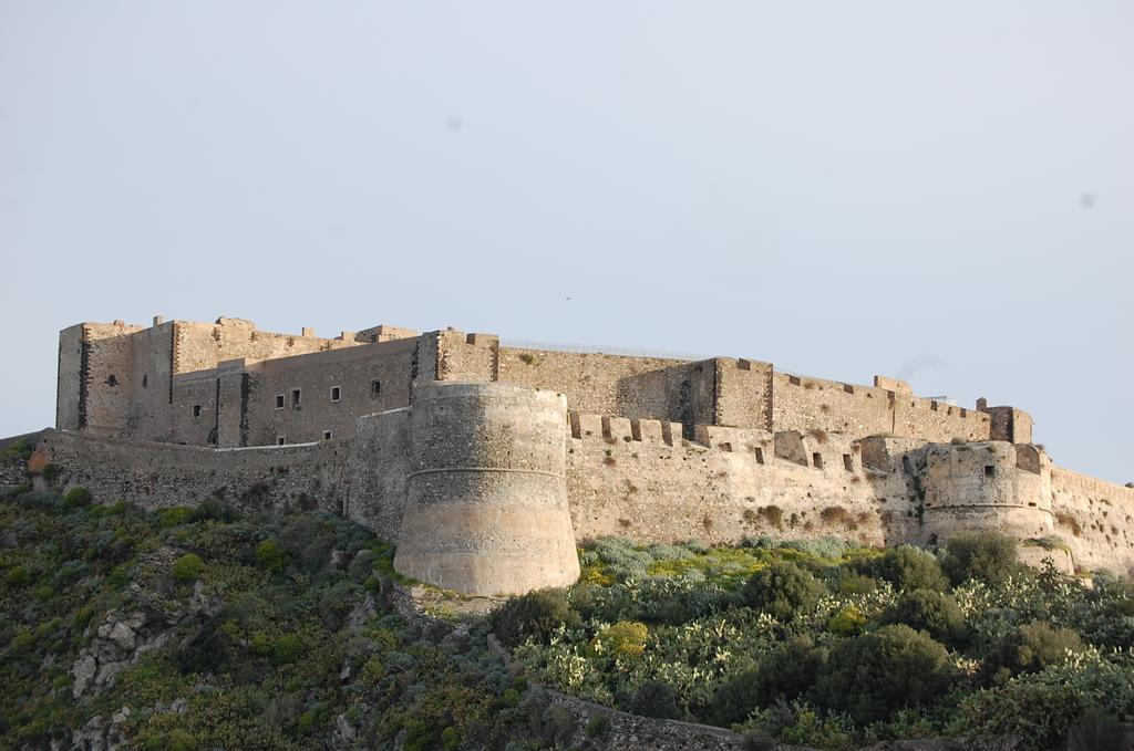 Castello Di Sotto Acomodação com café da manhã Milazzo Quarto foto