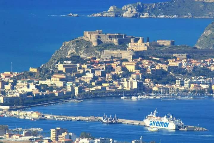 Castello Di Sotto Acomodação com café da manhã Milazzo Exterior foto